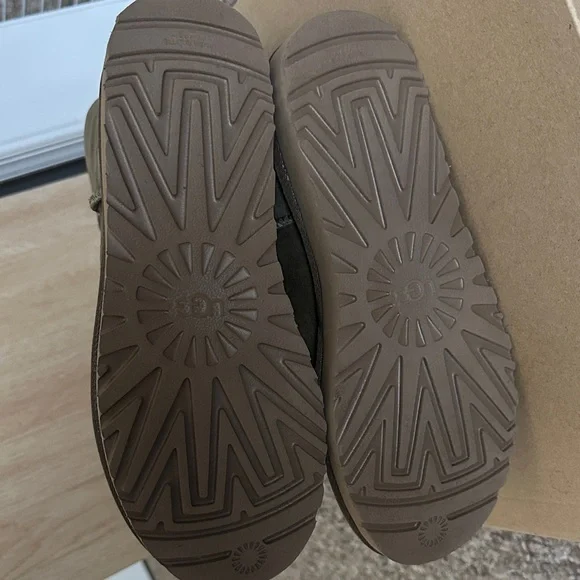 Ugg boots Classic Suede Shearling Boots - Olive - Picture 9 of 14